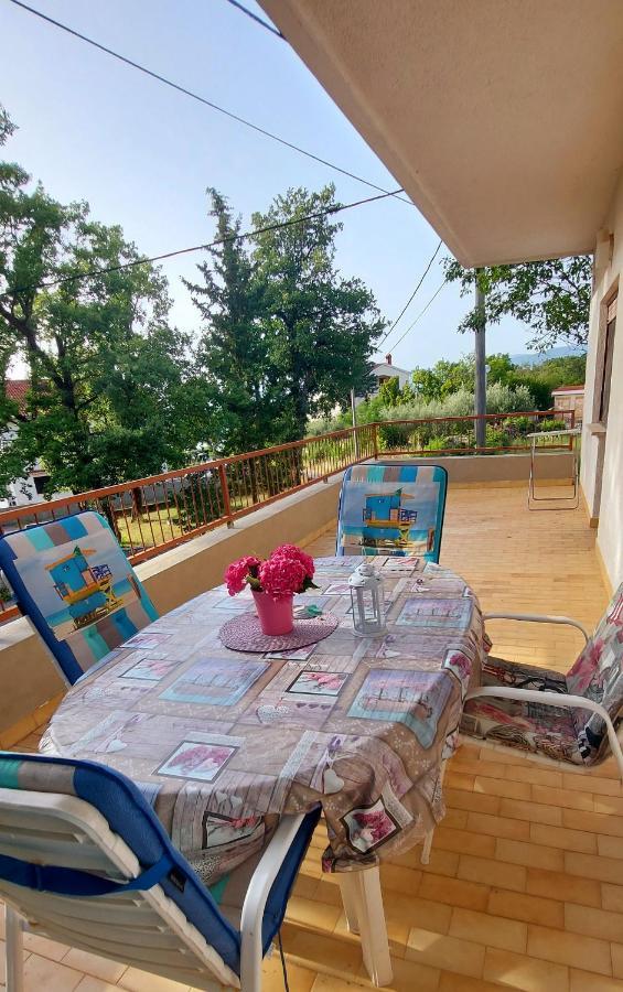 Apartment Luka Dobrinj エクステリア 写真