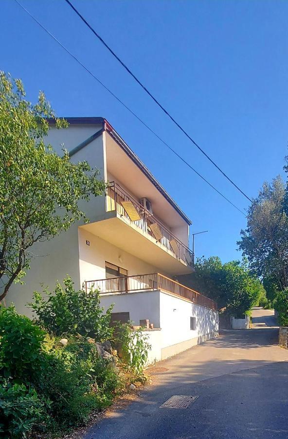 Apartment Luka Dobrinj エクステリア 写真
